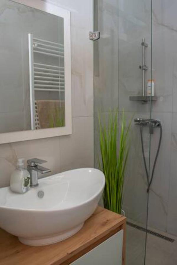Elegant Stylish Modern Downtown Home Next 2 Danube Budapest Eksteriør bilde